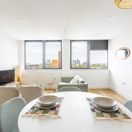 2 Bedroom 5 Minutes From Old Trafford - Free Parking *
