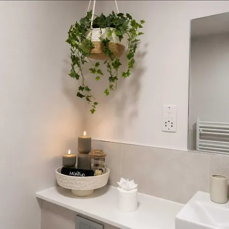 Premium 1-bedroom Views & Free Parking