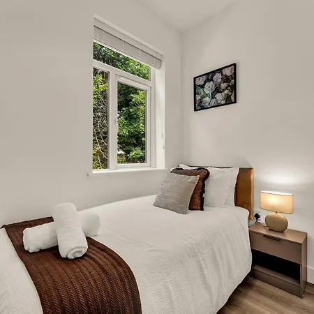 Apartment Chic 3-bedroom House - Free Parking And Wifi *