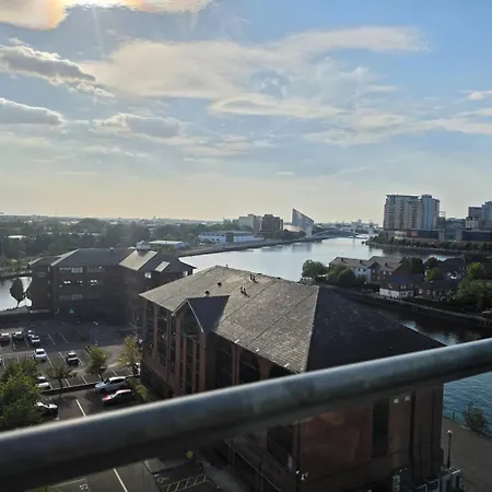 Stunning Waterfront Balcony & Quay Views