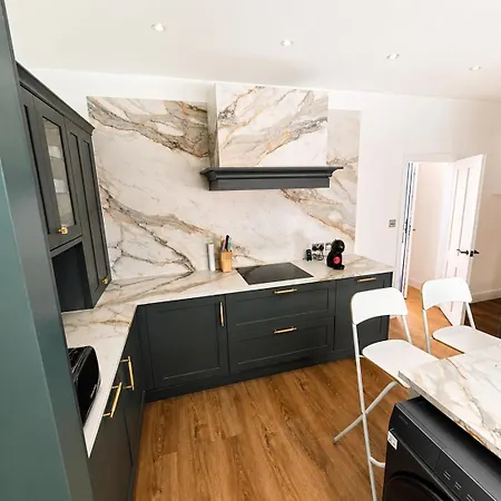 Apartamento Contemporary Comfort - Sleeps 6 *