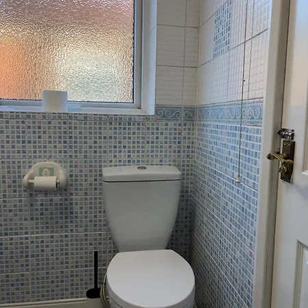 Modern 3-bed With Parking Apartman Manchester