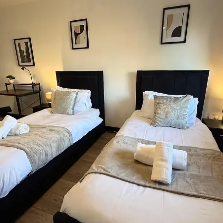 Apartman Oak & Noir Suite-luxury 2-bedroom Flat, Parking, Wifi, Netflix, Location Manchester