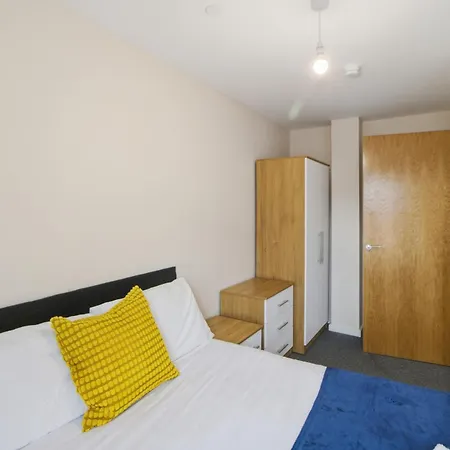 Stylish 2 Bed Flat In Centre And Sleeps 6