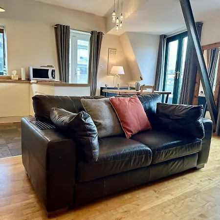 Apartment Stunning Floor Flat In The Heart Of