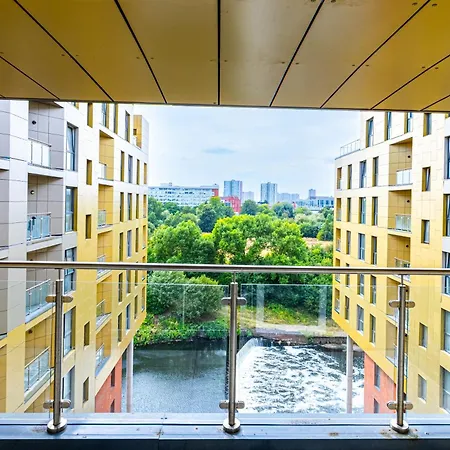 2 Bedroom - Balcony - Riverside - Salford مانشستر
