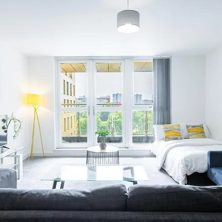 2 Bedroom - Balcony - Riverside - Salford * Manchester