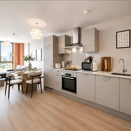 Premium 1-bedroom Views & Free Parking Apartamento *