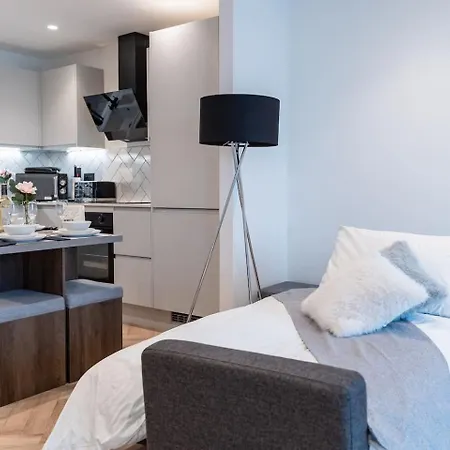 1 Bed Centre Flat Balcony Canal View! Manchester