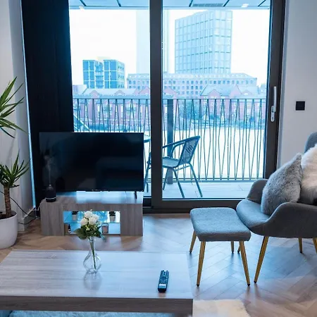 1 Bed Centre Flat Balcony Canal View!