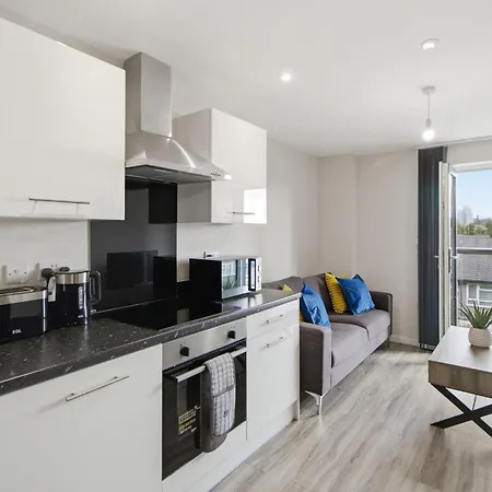 Stylish 2 Bed Flat In Centre And Sleeps 6
