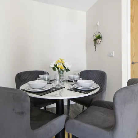 Sleek 2 Bed Flat In Centre -sleeps 6 * Manchester