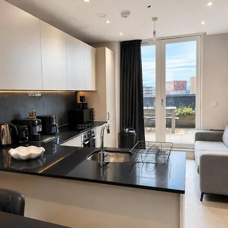 Luxury Penthouse Sleeps 8 Terrace Parking 3br شقة مانشستر