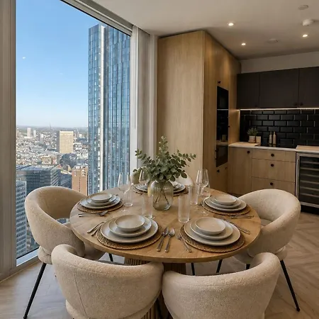 Skyline Luxury Modern 2 Bed Manchester