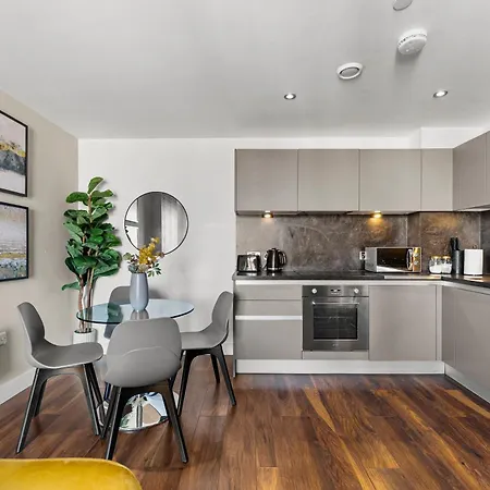 Apartment Retreat With Stunning Views Manchester