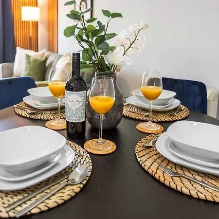 Stylish 2br - Near Mediacity - Free Parking & Business Ready Appartamento Manchester
