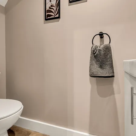Chic 3-bedroom House - Free Parking And Wifi * Manchester
