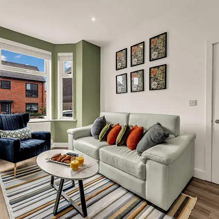 Chic 3-bedroom House - Free Parking And Wifi Apartment