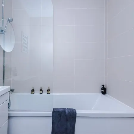 Salford Freepprking Washerdryer Groundfloor * Manchester