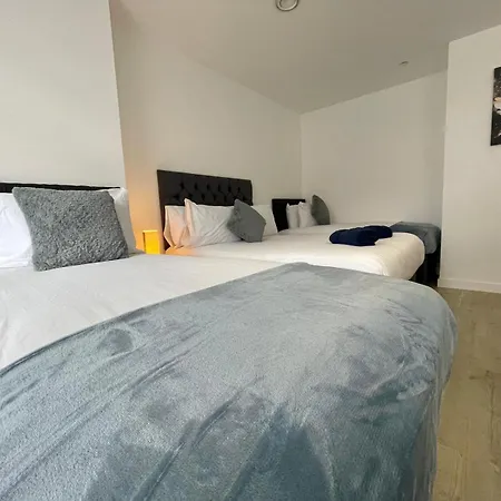 Modern Apartment Near Old Trafford Stadium Manchester