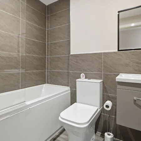 Stylish 2 Bed Flat In Centre And Sleeps 6 Apartman