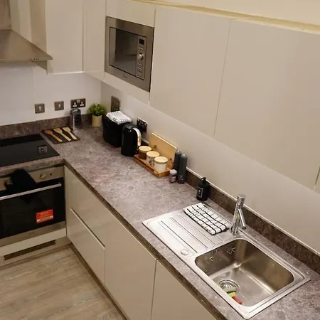Luxury 2-bed 3 Bath Balcony Rooftop Terrace Manchester