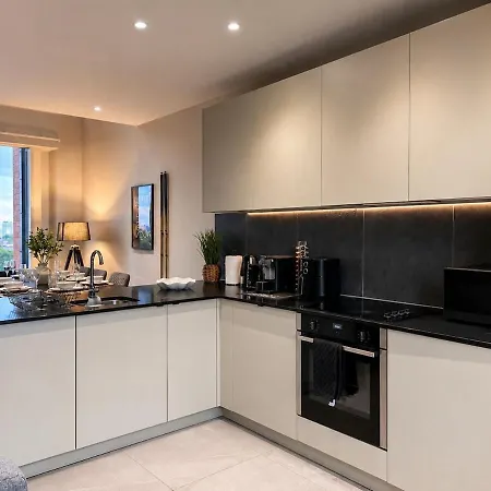 Luxury Penthouse Sleeps 8 Terrace Parking 3br Manchester