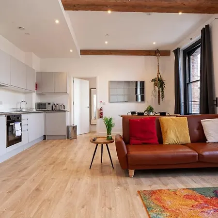 Charming Two-bedroom Near Victoria Station Manchester