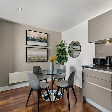 Retreat With Stunning Views Manchester