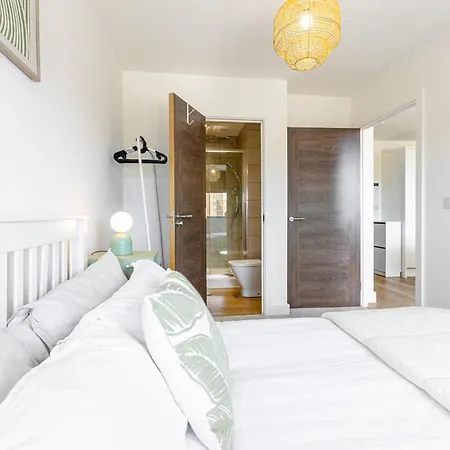2 Bedroom 5 Minutes From Old Trafford - Free Parking شقة