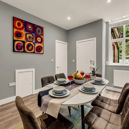 Apartment Chic 3-bedroom House - Free Parking And Wifi Manchester