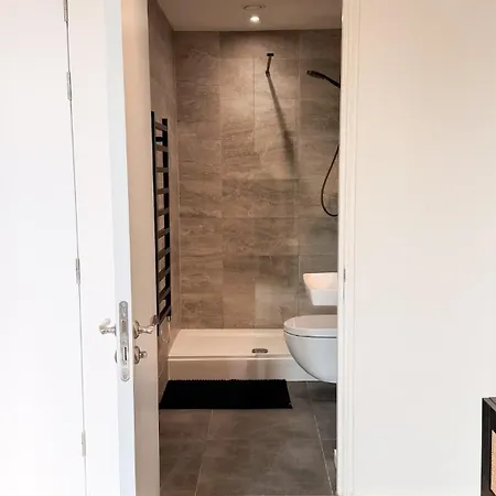 Balcony Smart Tv 20mins To Airport Free Parking Apartamento *