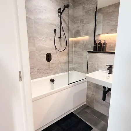 Balcony Smart Tv 20mins To Airport Free Parking * Manchester