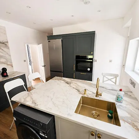 Contemporary Comfort - Sleeps 6