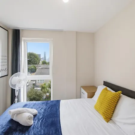 Stylish 2 Bed Flat In Centre And Sleeps 6 Apartman *