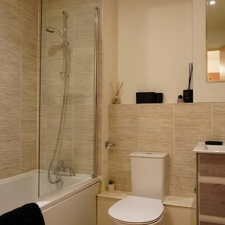 Luxury 2-bed 3 Bath Balcony Rooftop Terrace * Manchester
