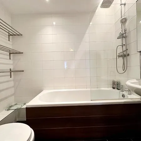 Stunning Floor Flat In The Heart Of *