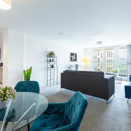 2 Bedroom - Balcony - Riverside - Salford Manchester