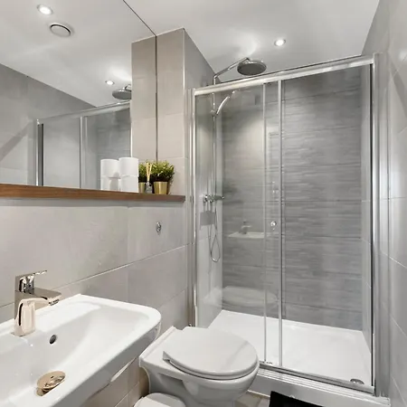 Retreat With Stunning Views Apartment Manchester