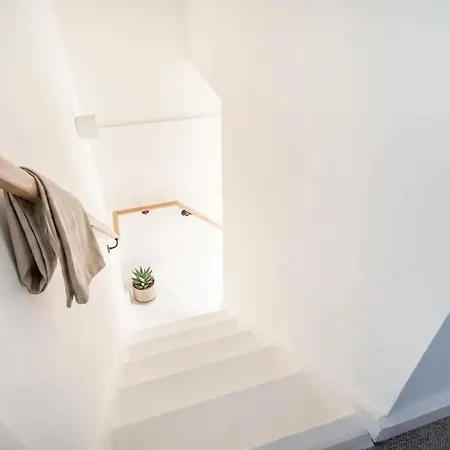 Lovely 2bed W Balcony アパート *
