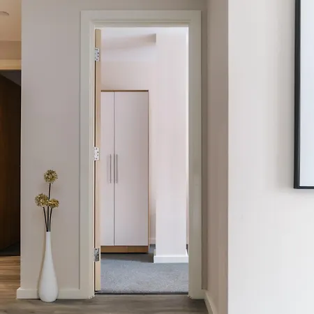 Apartment Modern 2-bed Ensuite In The Baileys