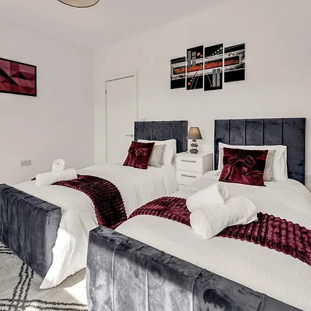 Chic 3-bedroom House - Free Parking And Wifi Apartment *