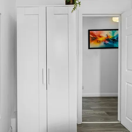 2br Long Perks Free Parking Prime Spot *