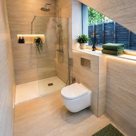 Apartamento Contemporary Comfort - Sleeps 6 *