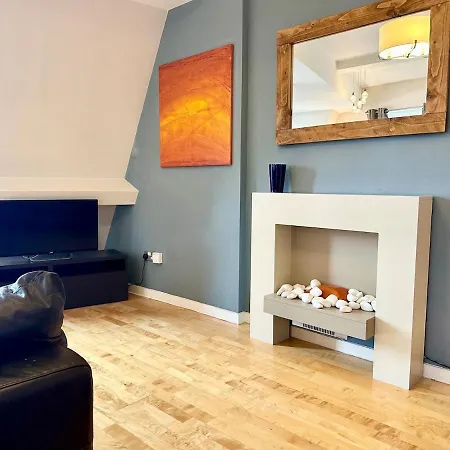 Stunning Floor Flat In The Heart Of Apartment *
