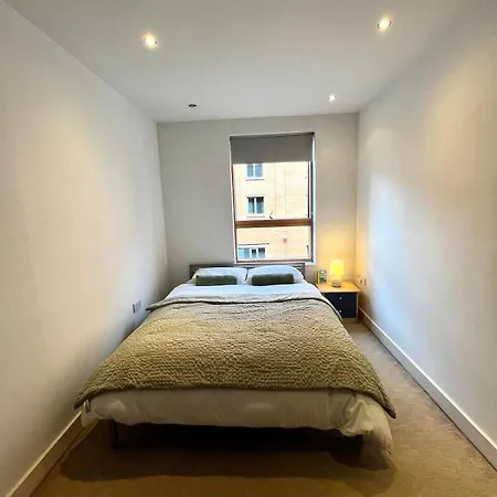 The Hacienda Hideaway - 2br With Balcony * مانشستر