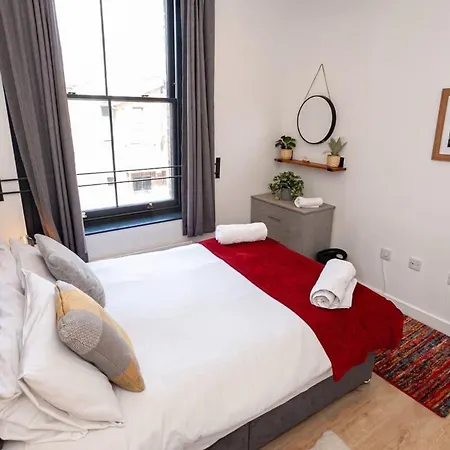 Charming Two-bedroom Near Victoria Station Apartman Manchester