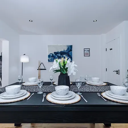 Pool Table, 4br, 4bath, Free Parking Apartamento Manchester