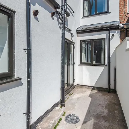 Pool Table, 4br, 4bath, Free Parking *