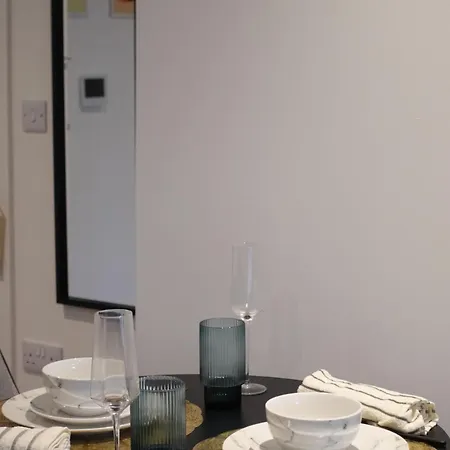 Апартаменты Luxury 1 Bed - Eccles, *